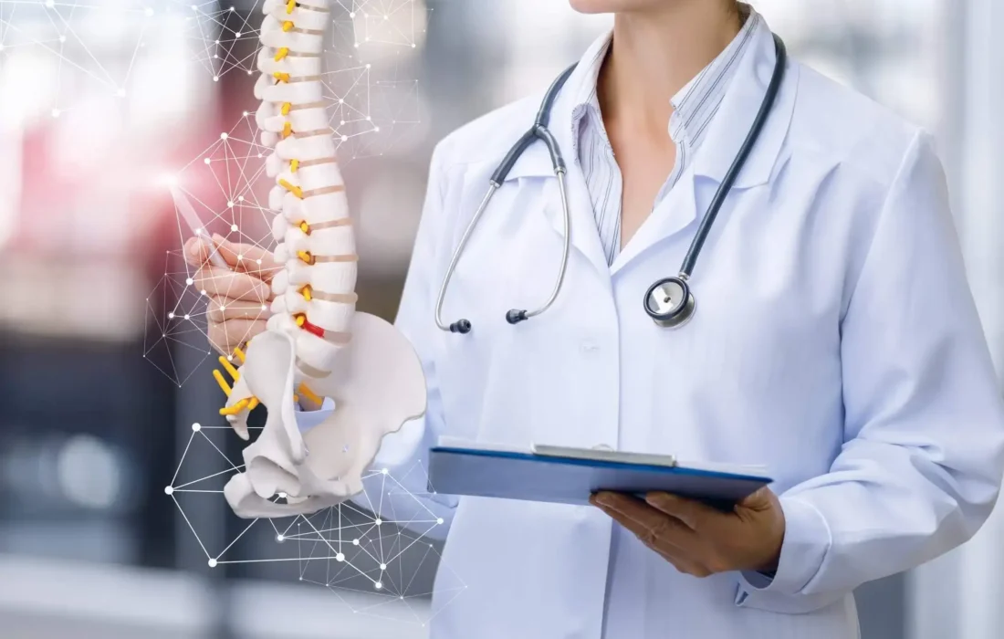 Doctor-shows-the-spine-conditions (1)